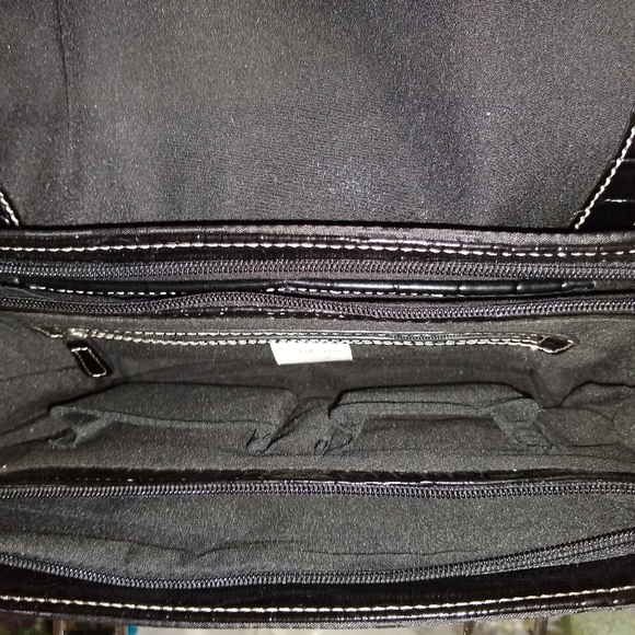 Liz Claiborne Luxury Black Bag - Picture 12 of 16